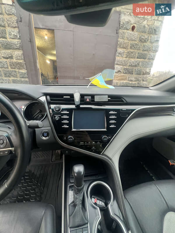 Седан Toyota Camry 2017 в Южноукраїнську