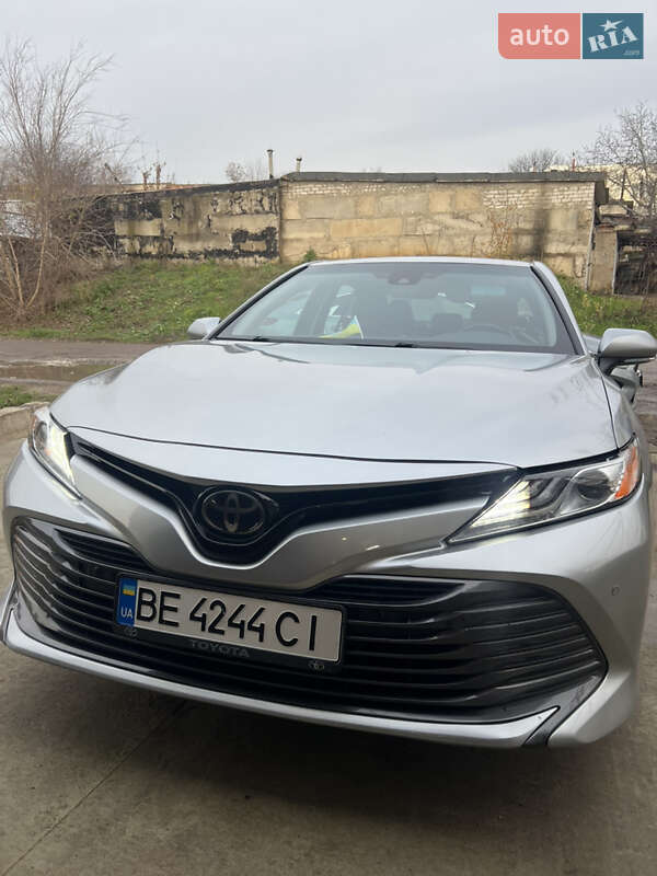 Седан Toyota Camry 2017 в Южноукраїнську