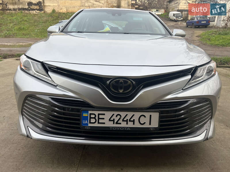 Седан Toyota Camry 2017 в Южноукраїнську