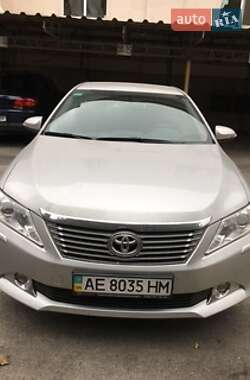 Седан Toyota Camry 2014 в Днепре