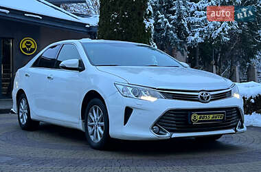 Седан Toyota Camry 2017 в Львове