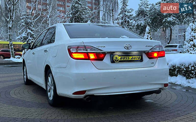 Седан Toyota Camry 2017 в Львове