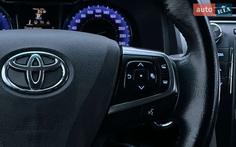 Седан Toyota Camry 2017 в Львове