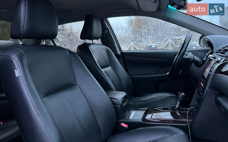 Седан Toyota Camry 2017 в Львове