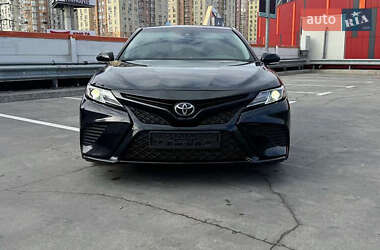 Седан Toyota Camry 2017 в Киеве