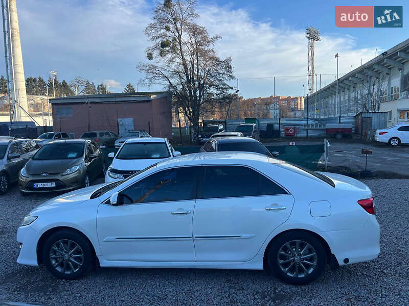 Седан Toyota Camry 2012 в Полтаве