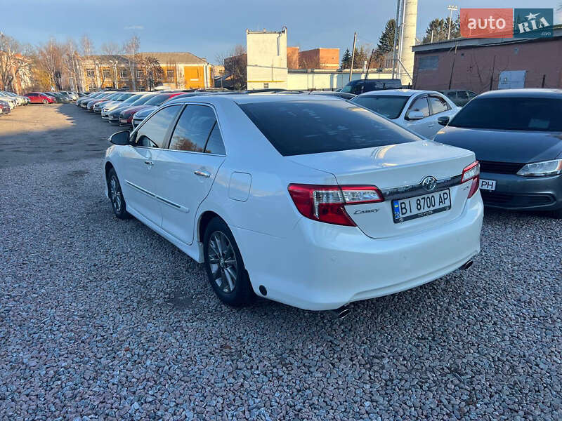 Седан Toyota Camry 2012 в Полтаве