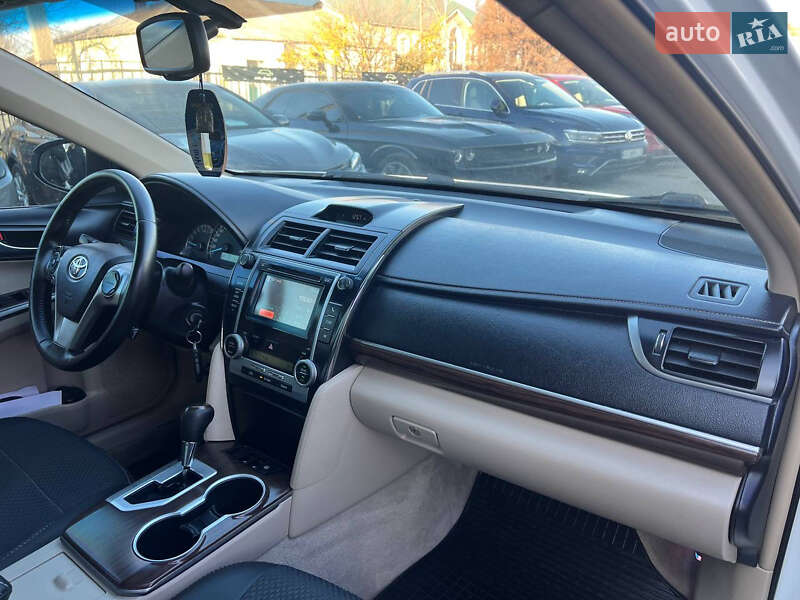 Седан Toyota Camry 2012 в Полтаве