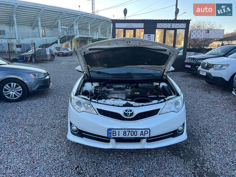 Седан Toyota Camry 2012 в Полтаве