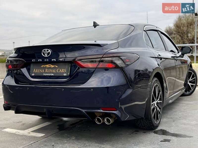 Седан Toyota Camry 2020 в Киеве