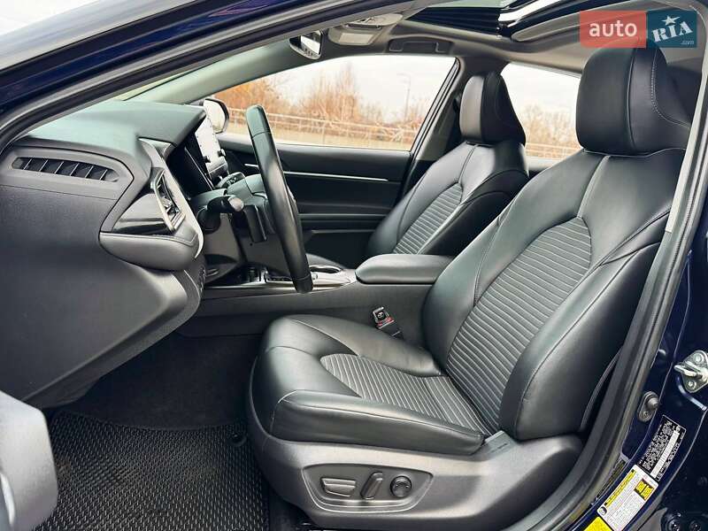 Седан Toyota Camry 2020 в Киеве