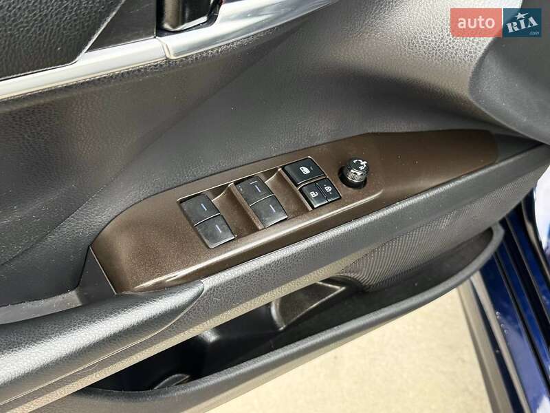 Седан Toyota Camry 2020 в Киеве