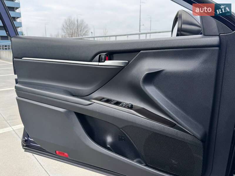 Седан Toyota Camry 2020 в Киеве