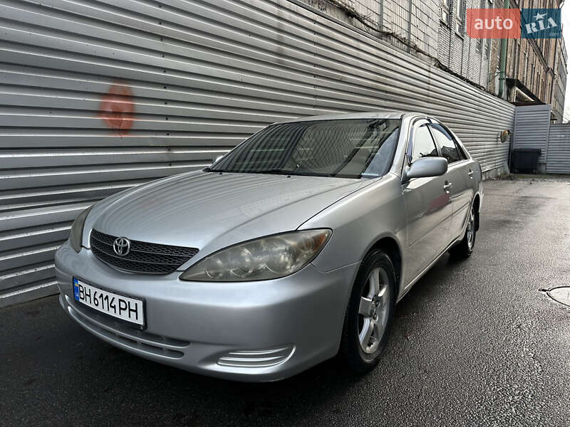 Седан Toyota Camry 2004 в Киеве