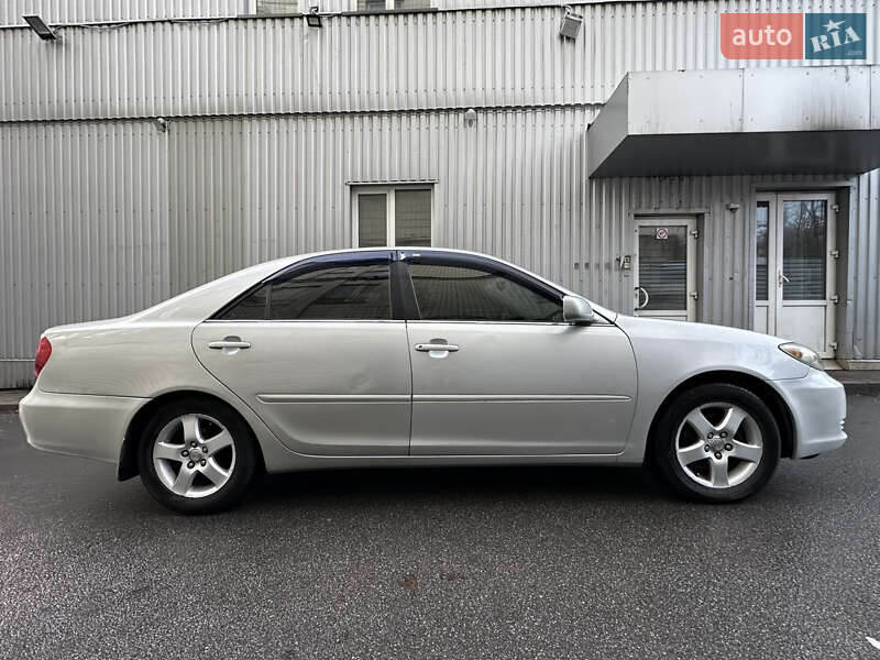 Седан Toyota Camry 2004 в Киеве