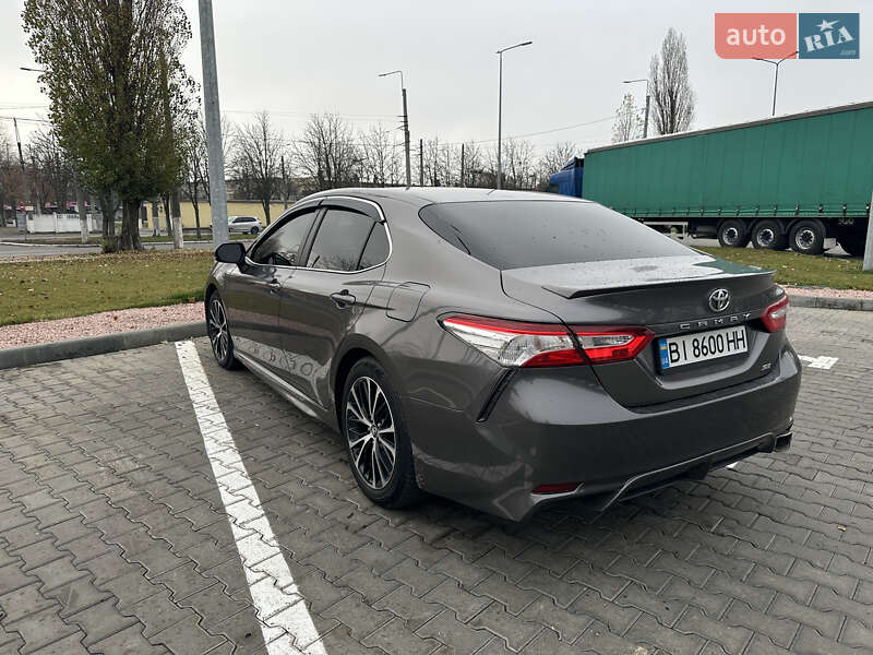 Седан Toyota Camry 2018 в Кременчуге