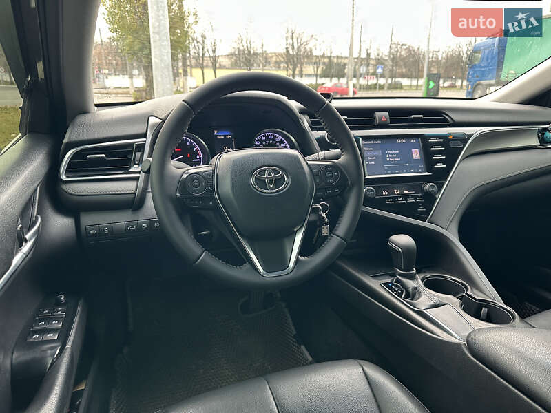 Седан Toyota Camry 2018 в Кременчуге