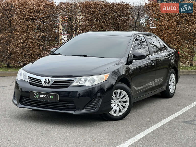 Седан Toyota Camry 2013 в Киеве