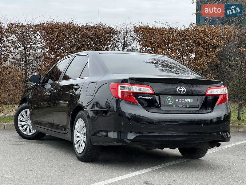 Седан Toyota Camry 2013 в Киеве