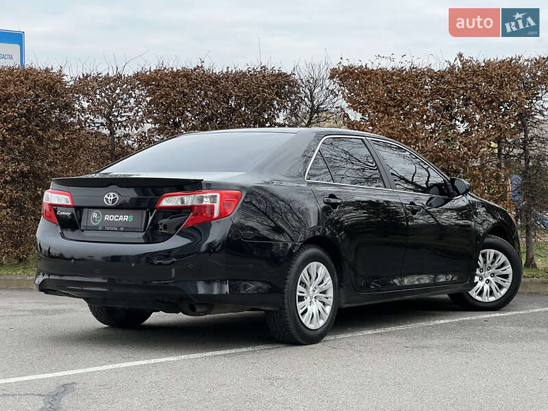 Седан Toyota Camry 2013 в Киеве