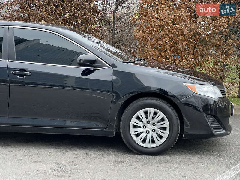 Седан Toyota Camry 2013 в Киеве