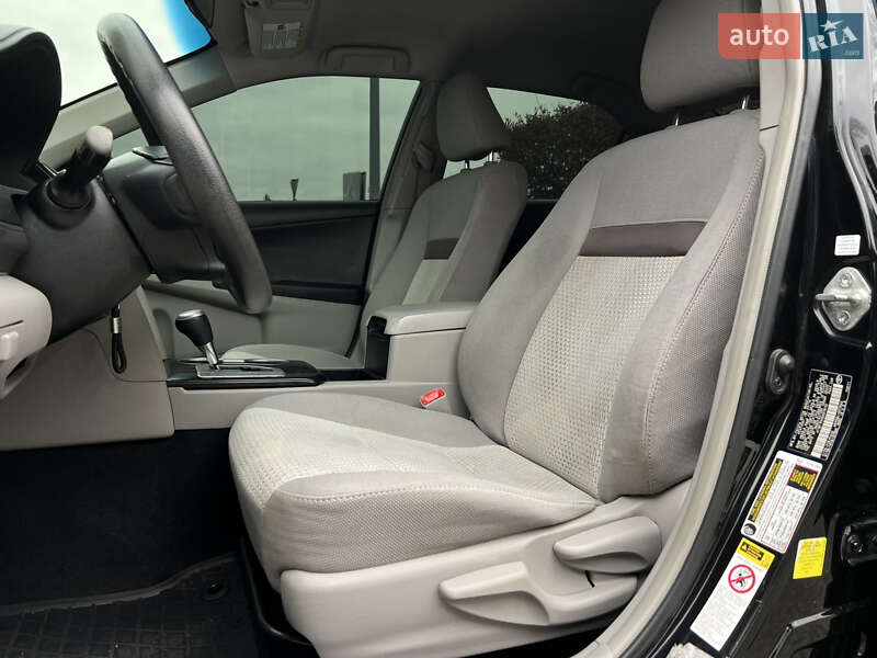 Седан Toyota Camry 2013 в Киеве
