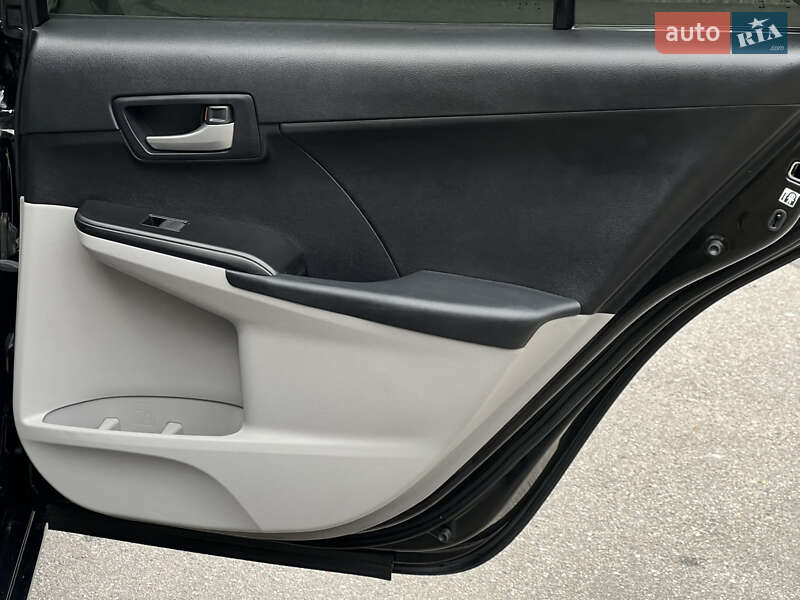 Седан Toyota Camry 2013 в Киеве