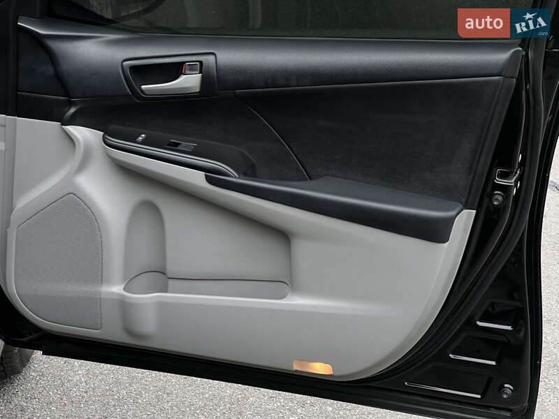 Седан Toyota Camry 2013 в Киеве