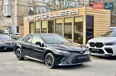 Седан Toyota Camry 2023 в Києві