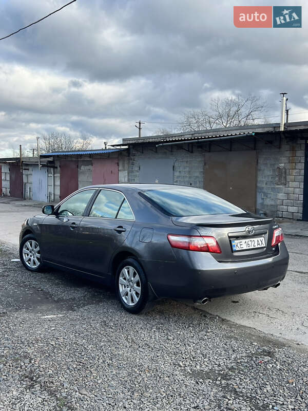 Седан Toyota Camry 2006 в Кривом Роге