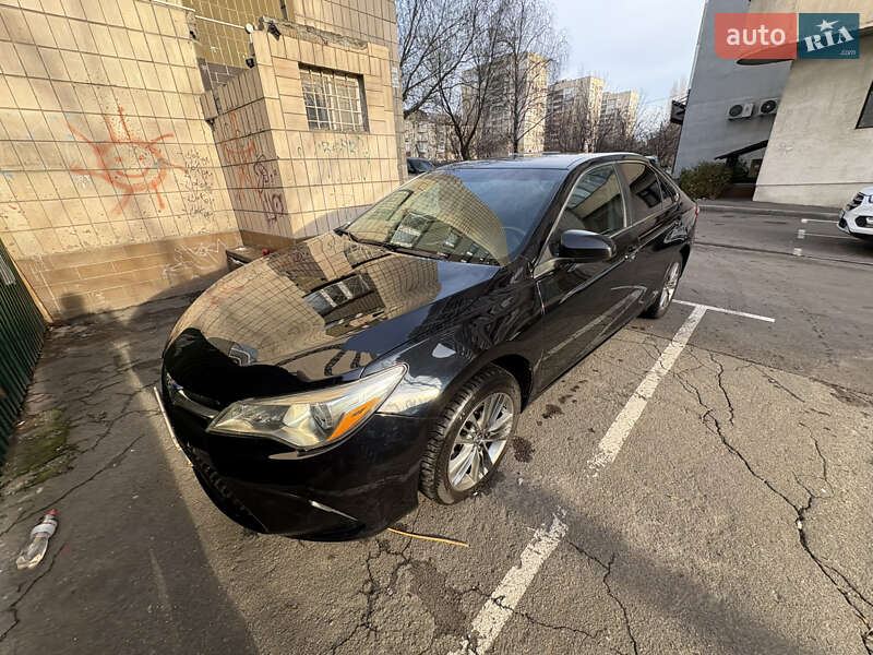 Седан Toyota Camry 2015 в Киеве