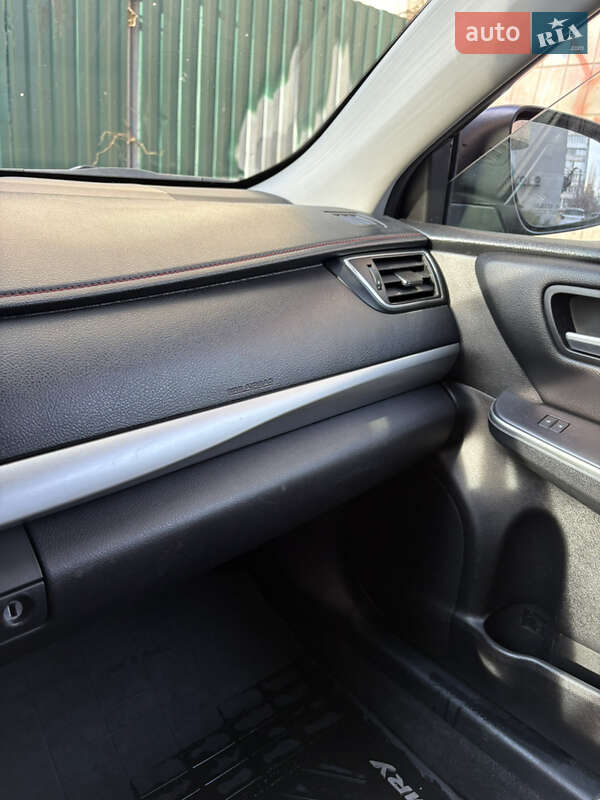Седан Toyota Camry 2015 в Киеве