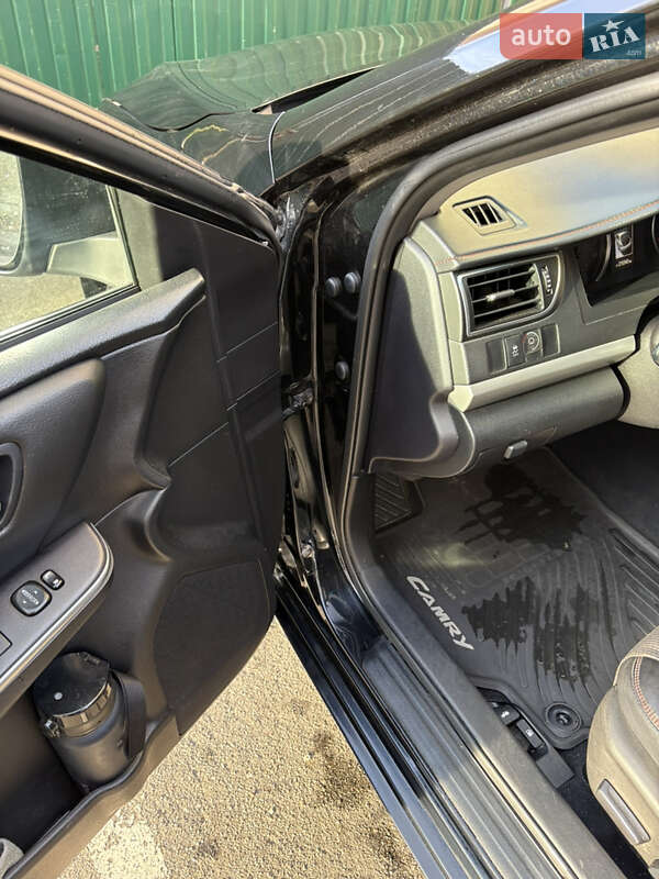 Седан Toyota Camry 2015 в Киеве