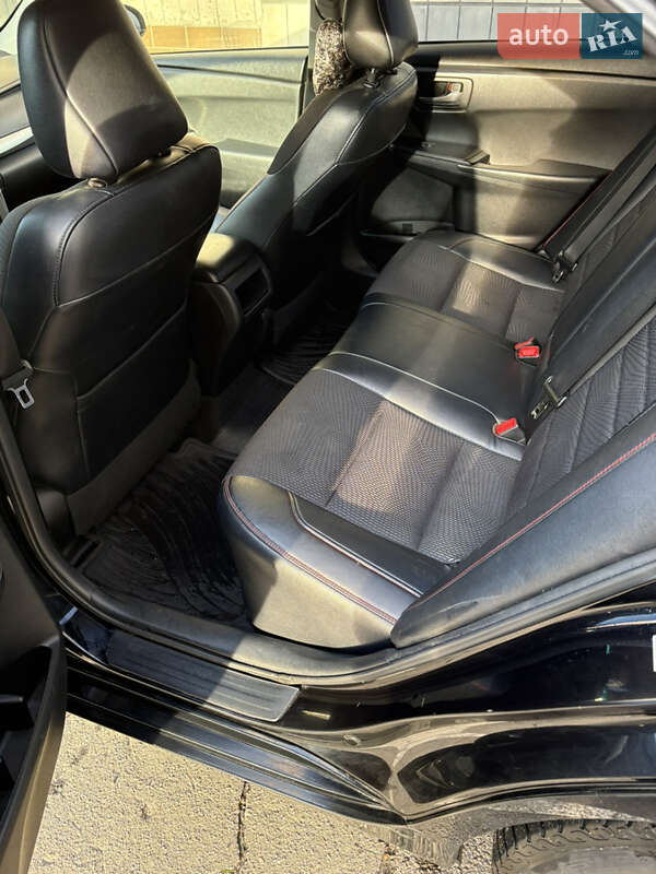 Седан Toyota Camry 2015 в Киеве