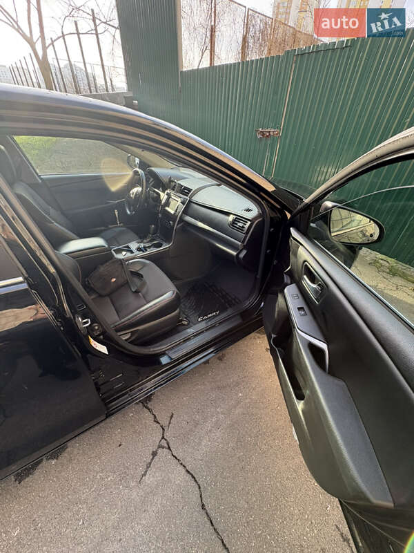 Седан Toyota Camry 2015 в Киеве