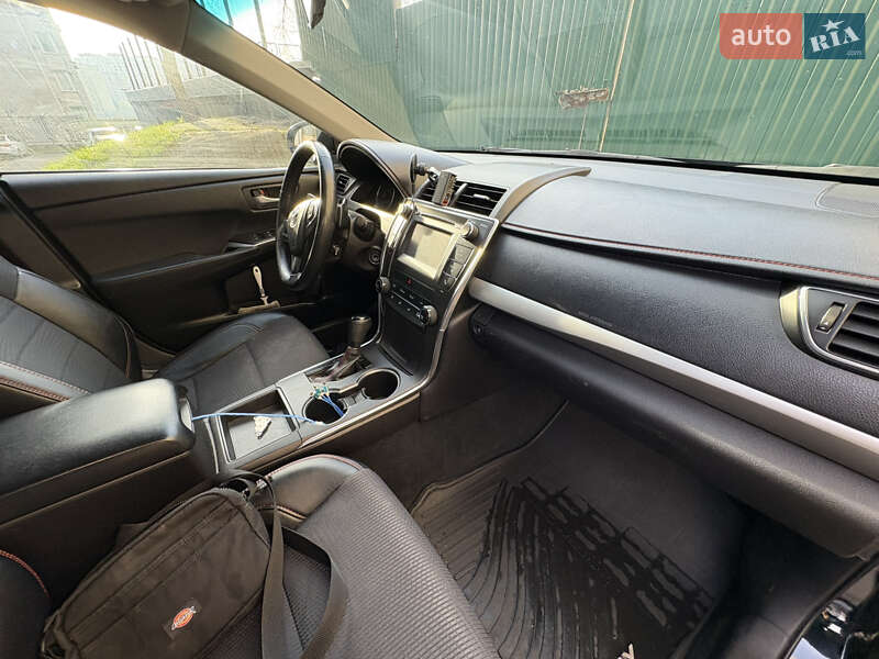 Седан Toyota Camry 2015 в Киеве