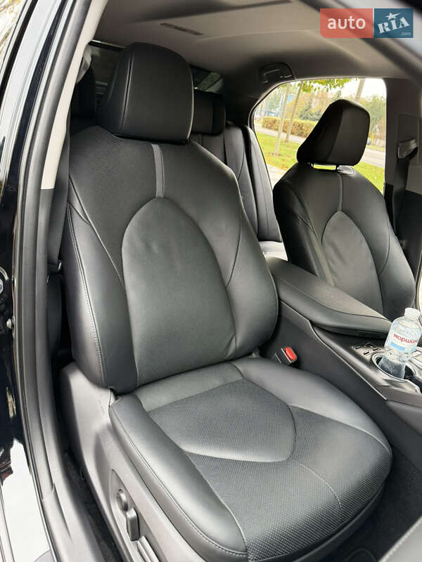 Седан Toyota Camry 2022 в Днепре