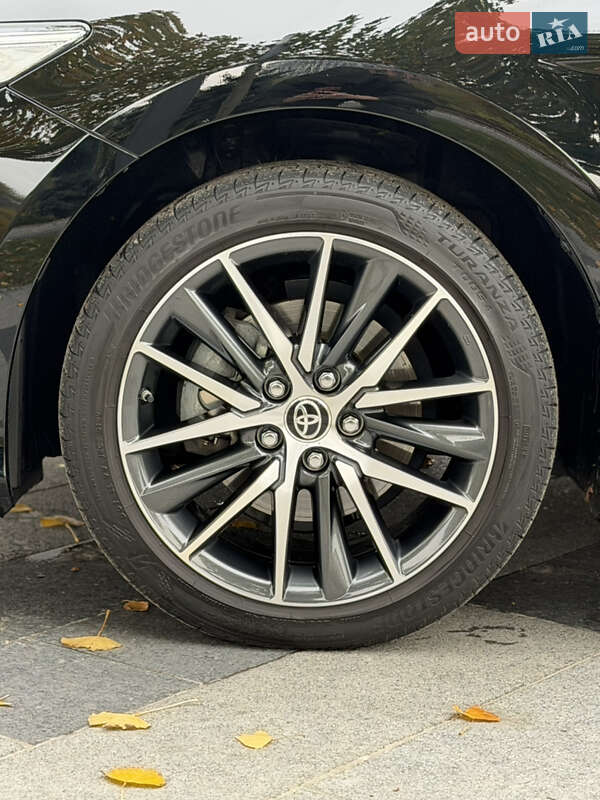 Седан Toyota Camry 2022 в Днепре