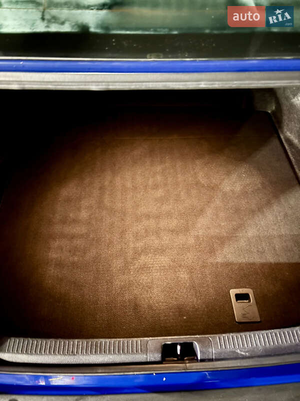 Седан Toyota Camry 2023 в Киеве