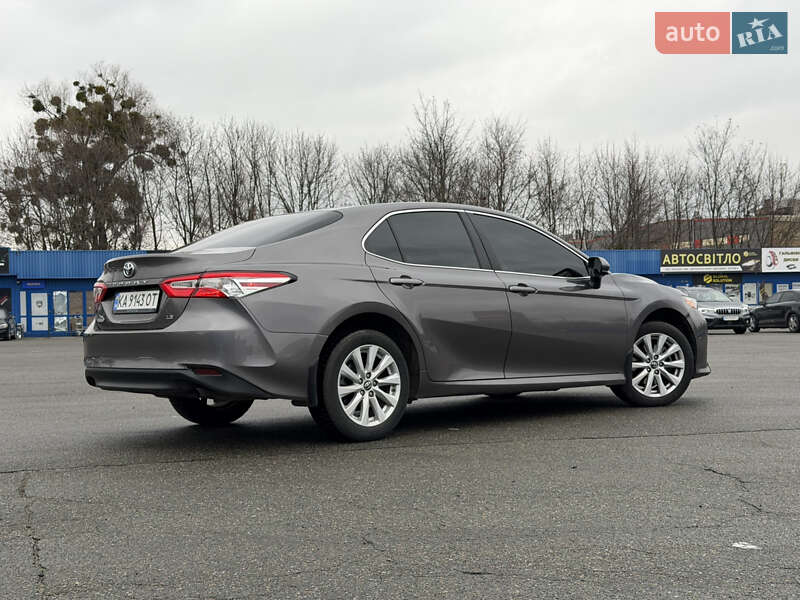 Седан Toyota Camry 2017 в Киеве