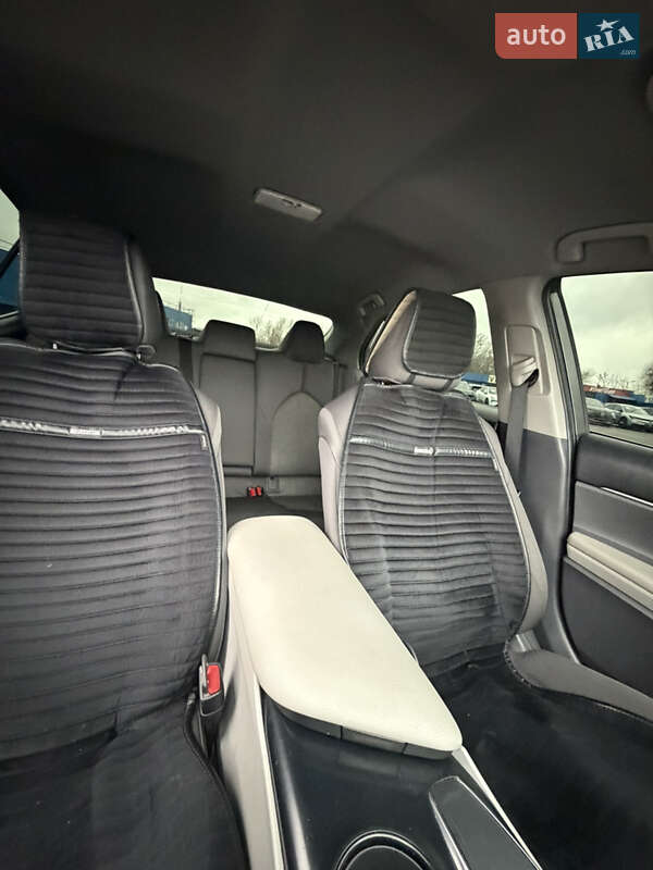 Седан Toyota Camry 2017 в Киеве