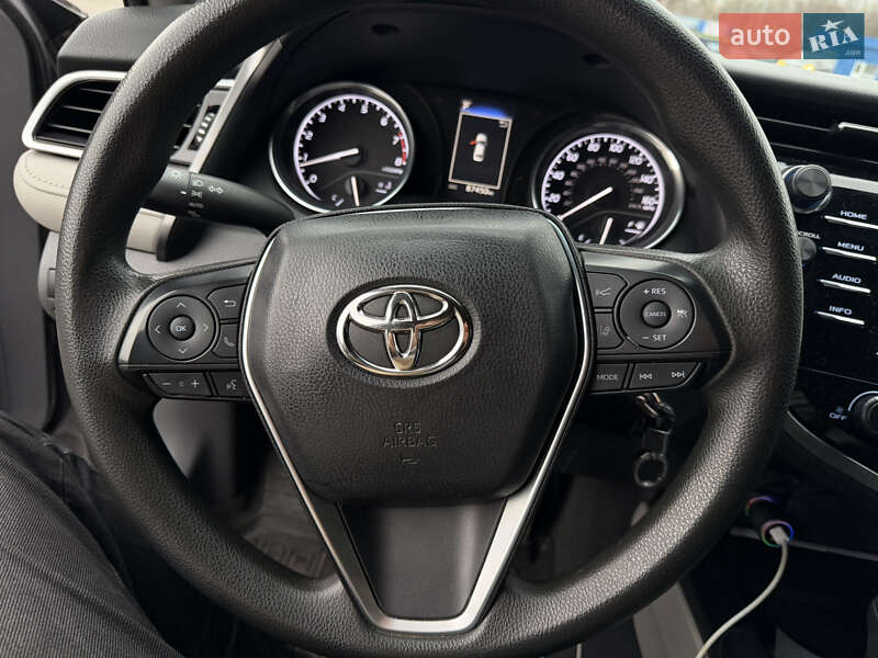 Седан Toyota Camry 2017 в Киеве