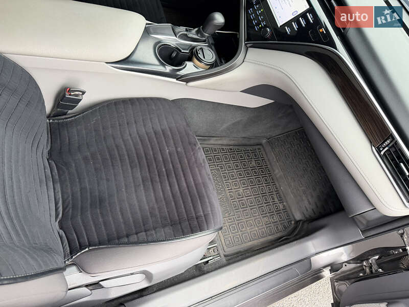 Седан Toyota Camry 2017 в Киеве