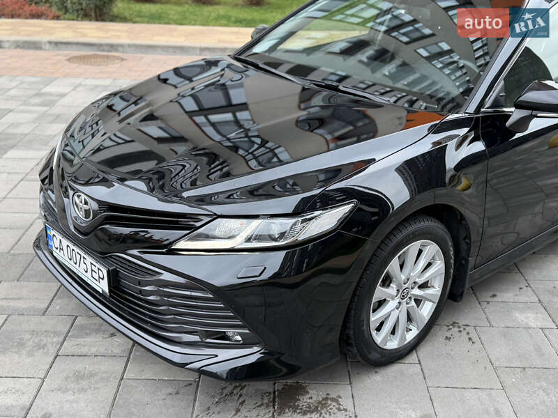 Седан Toyota Camry 2020 в Киеве