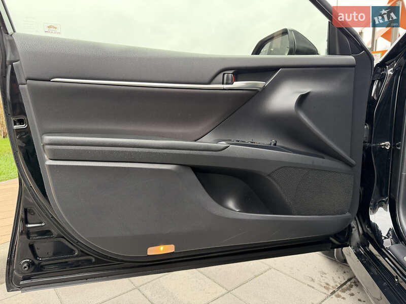 Седан Toyota Camry 2020 в Киеве