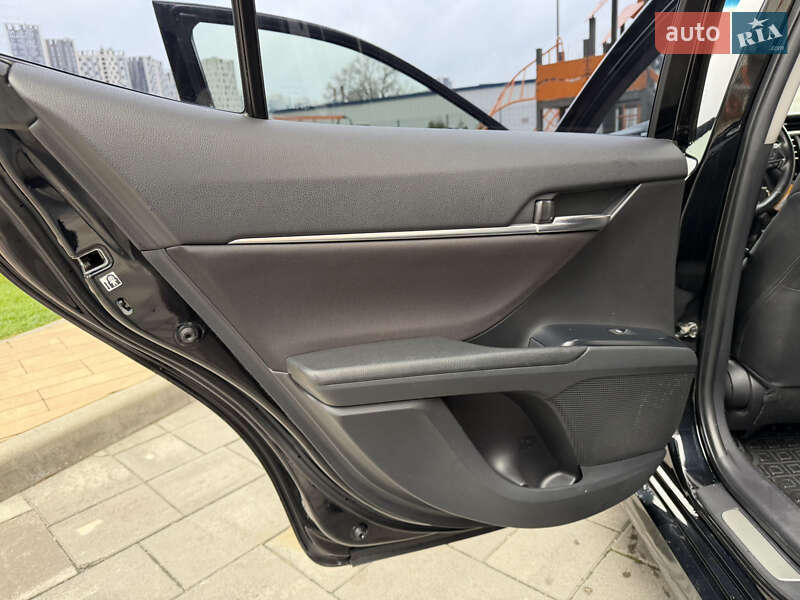 Седан Toyota Camry 2020 в Киеве