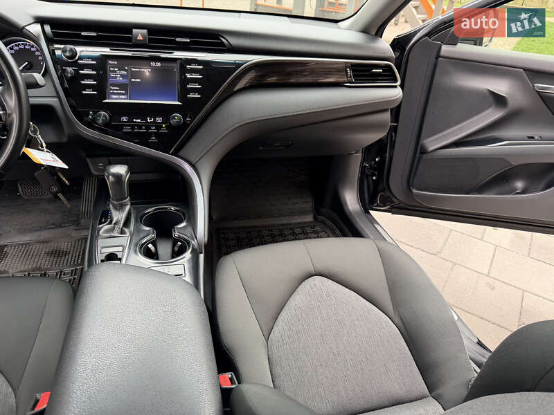 Седан Toyota Camry 2020 в Киеве