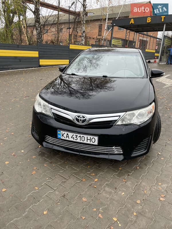 Седан Toyota Camry 2014 в Жмеринке