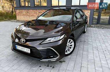 Седан Toyota Camry 2021 в Староконстантинове