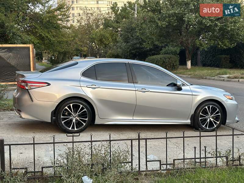Седан Toyota Camry 2018 в Одессе